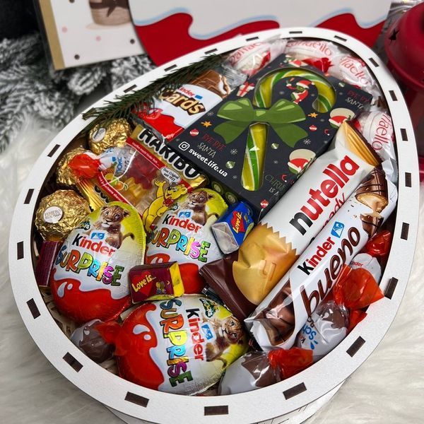 Солодкий подарунковий новорічний бокс Kinder Surprise з цукерками 1125 фото