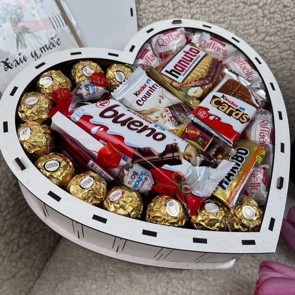 Подарунковий солодкий набір бокс для неї з Raffaello та Ferrero 1071 фото