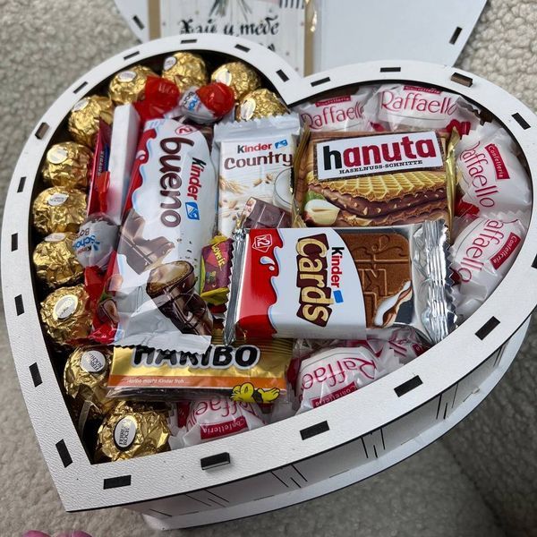 Подарунковий солодкий набір бокс для неї з Raffaello та Ferrero 1071 фото