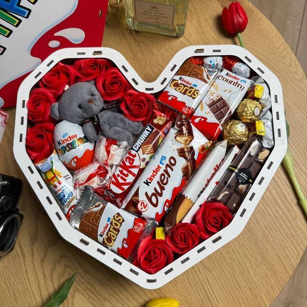 Подарунковий набір кіндер серце із цукерками солодкий подарунок бокс Kinder із солодощами 1180 фото