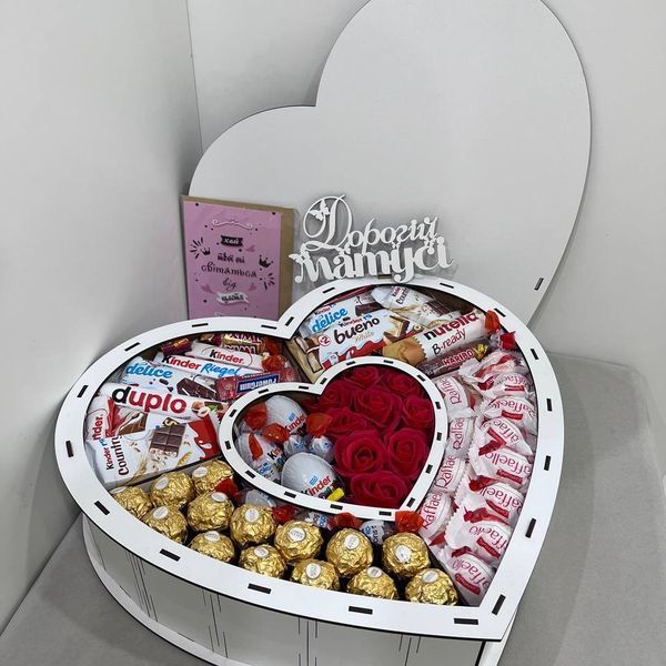 Подарунковий солодкий набір бокс Для матусі з Raffaello Ferrero Rocher та мильними трояндами 1104 фото