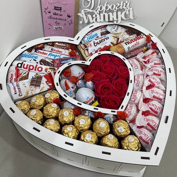 Подарунковий солодкий набір бокс Для матусі з Raffaello Ferrero Rocher та мильними трояндами 1104 фото