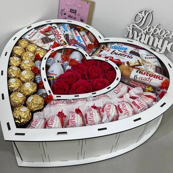 Подарунковий солодкий набір бокс Для матусі з Raffaello Ferrero Rocher та мильними трояндами 1104 фото