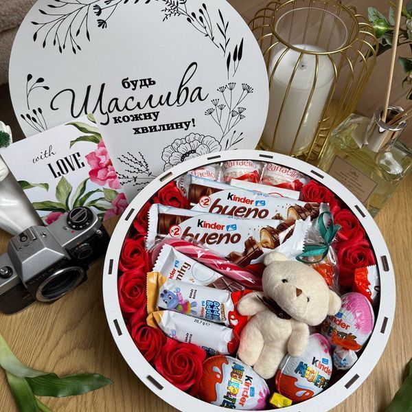 Подарунковий бокс набір з м'якою іграшкою та цукерками  1200 фото