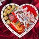 Сладкий бокс сердечко с конфетками Ferrero чашкой и мыльными розами 1167 фото 2