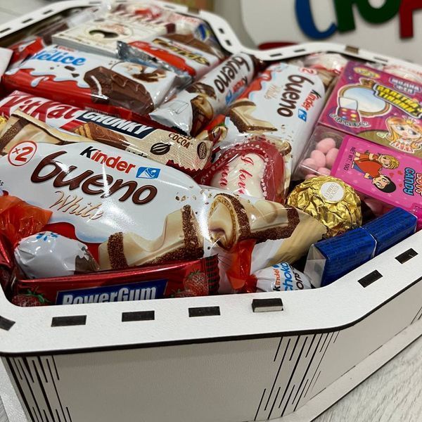 Подарунковий набір бокс kinder серце кіндер сюрприз з цукерками шоколадом 1062 фото