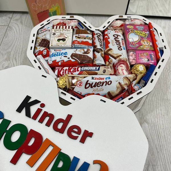 Подарунковий набір бокс kinder серце кіндер сюрприз з цукерками шоколадом 1062 фото